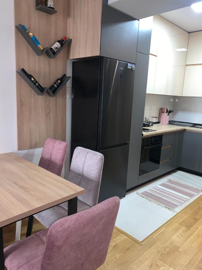 Pink Modern Apartment Skopje Eksteriør billede