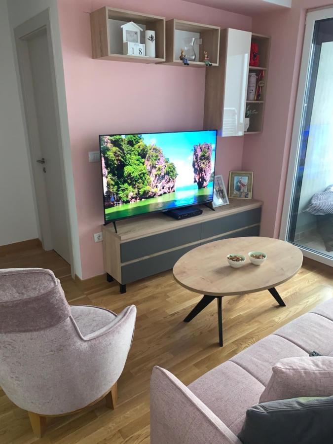 Pink Modern Apartment Skopje Eksteriør billede