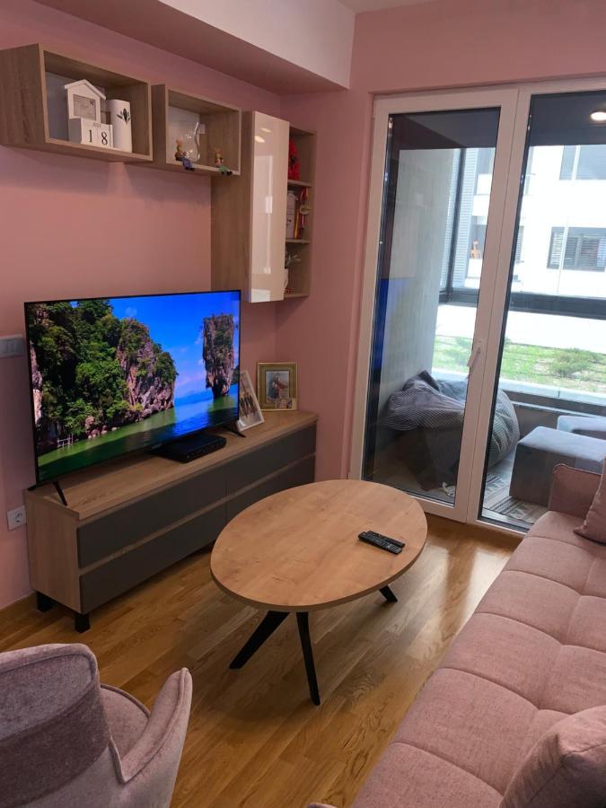 Pink Modern Apartment Skopje Eksteriør billede